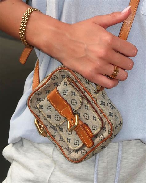 Αγοράστε από δεύτερο χέρι Louis Vuitton πορτοφόλια .